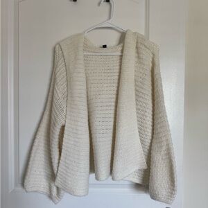 Super soft white / cream sweater only worn once!